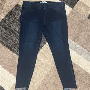 Old Navy Rockstar Jeggings, frayed hem, pull-on, dark wash, size 16 EUC!